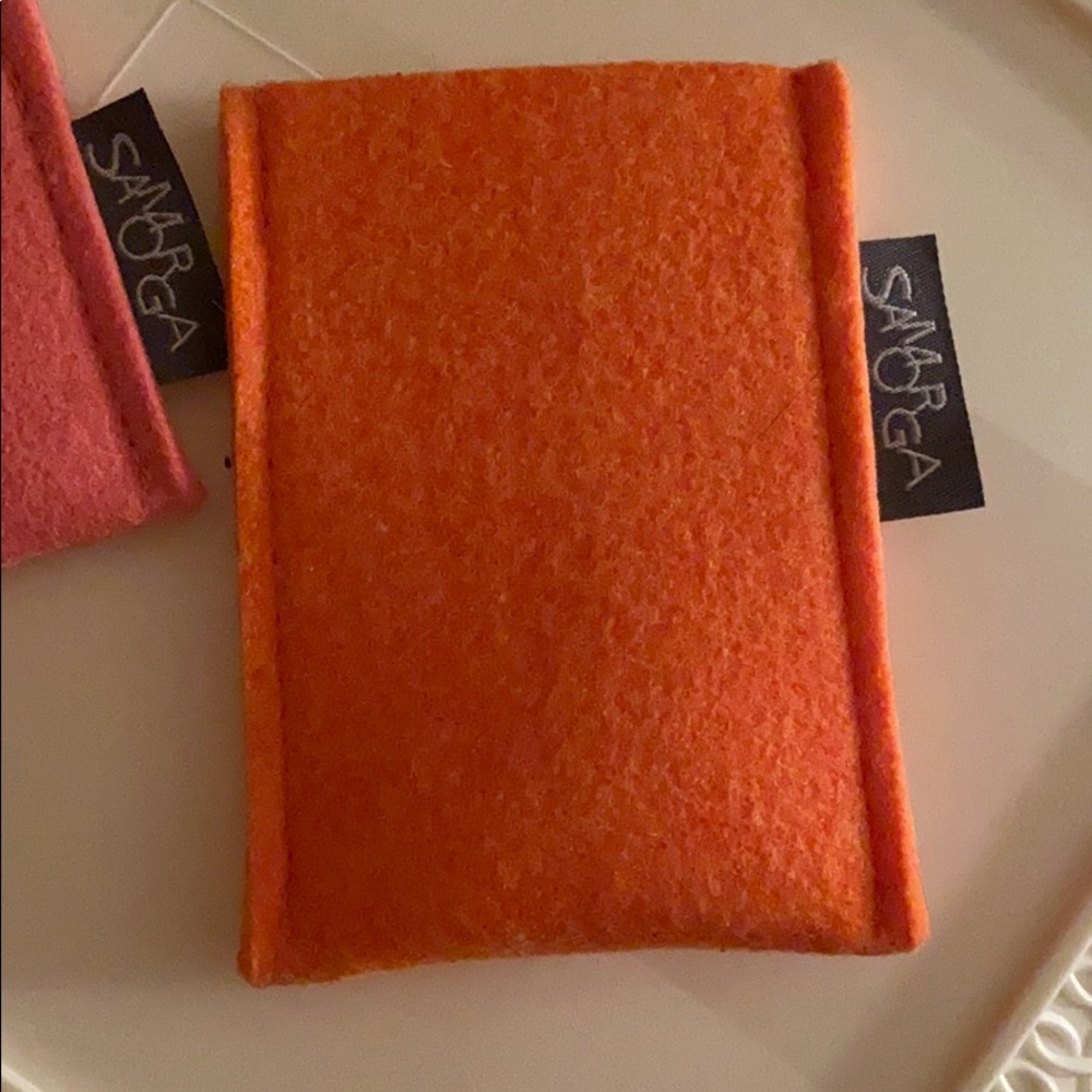 Samorga lipstick holders